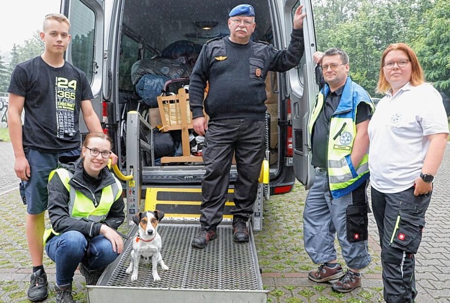 Spendenaktion für Flutopfer von Chemnitzern organisiert - Die Rettungshunde- und Sanitätsgruppe Chemnitz e.V. helfen den Flutopfern. Foto: ChemPic