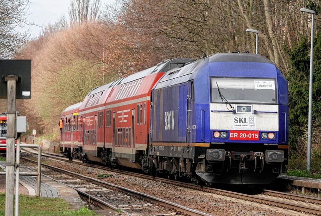 Sperrung nach tödlichem Unfall auf Bahnstrecke zwischen Chemnitz und Leipzig - Durch einen Unfall ist die Bahnstrecke Chemnitz-Leipzig derzeit gesperrt. Foto: Harry Härtel