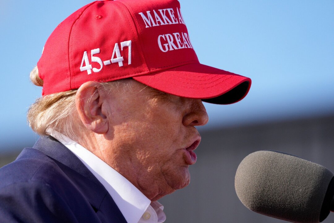 "Spiel mit dem Feuer": Trumps gefährliche "Blutbad"-Rhetorik - Der ehemalige US-Präsident Donald Trump sagte in einer seiner Wahlkampfreden, dass einige Migranten gar keine "Menschen" seien.
