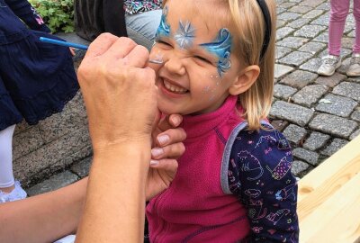 "Spiel, Spaß, Luise - Kommt alle auf die Wiese!" - Riesenseifenblasen und Kinderschminken sind zwei der Aktionen, die am Samstag beim Stadtteilfest angeboten werden. Fotos: Steffi Hofmann