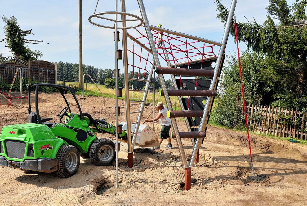 Spielplatz in Unterdorf nimmt Form an - Dieser Kletterturm ist für Kinder ab fünf Jahren geeignet. Foto: Andrea Funke