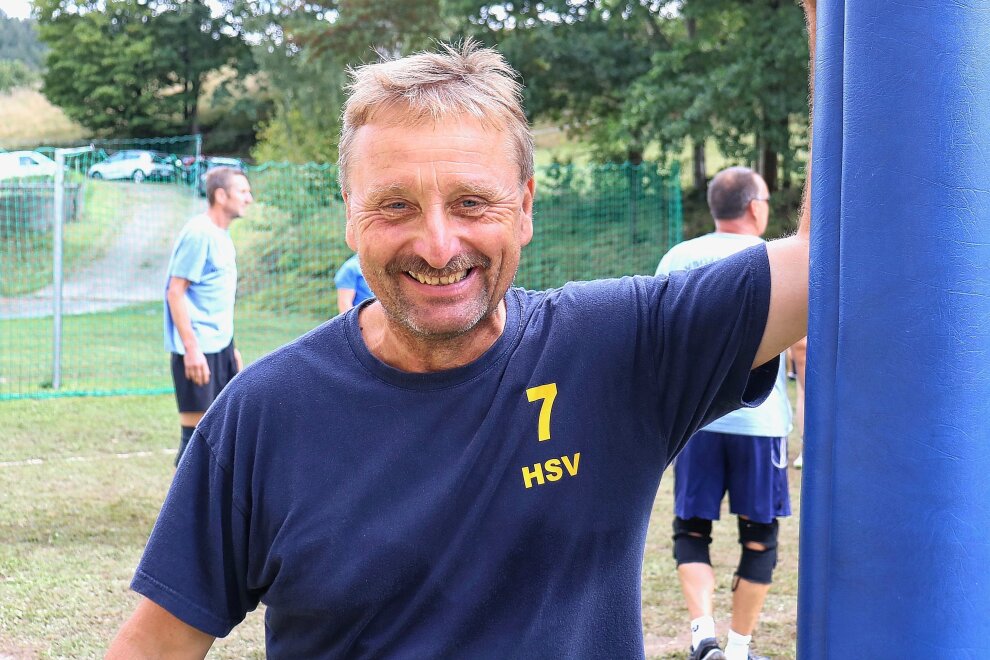 Sportchef agiert auch als Bauleiter - Stellt sich seit Jahrzehnten in den Dienst der Gesellschaft: Udo Haußmann aus Hennersdorf. Foto: Knut Berger