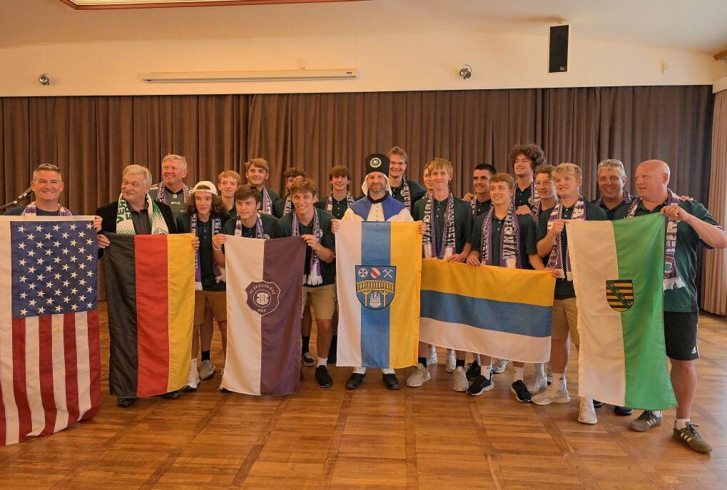 Sportfreunde der Vereinigung Erzgebirge aus den USA waren in Aue-Bad Schlema zu Gast und sind im Kulturhaus "Aktivist" in Bad Schlema empfangen worden. Foto: Ralf Wendland