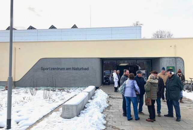 "Sportzentrum am Naturbad" eingeweiht - Das ist die neue Sporthalle in Hartmannsdorf. Foto: Steffi Hofmann
