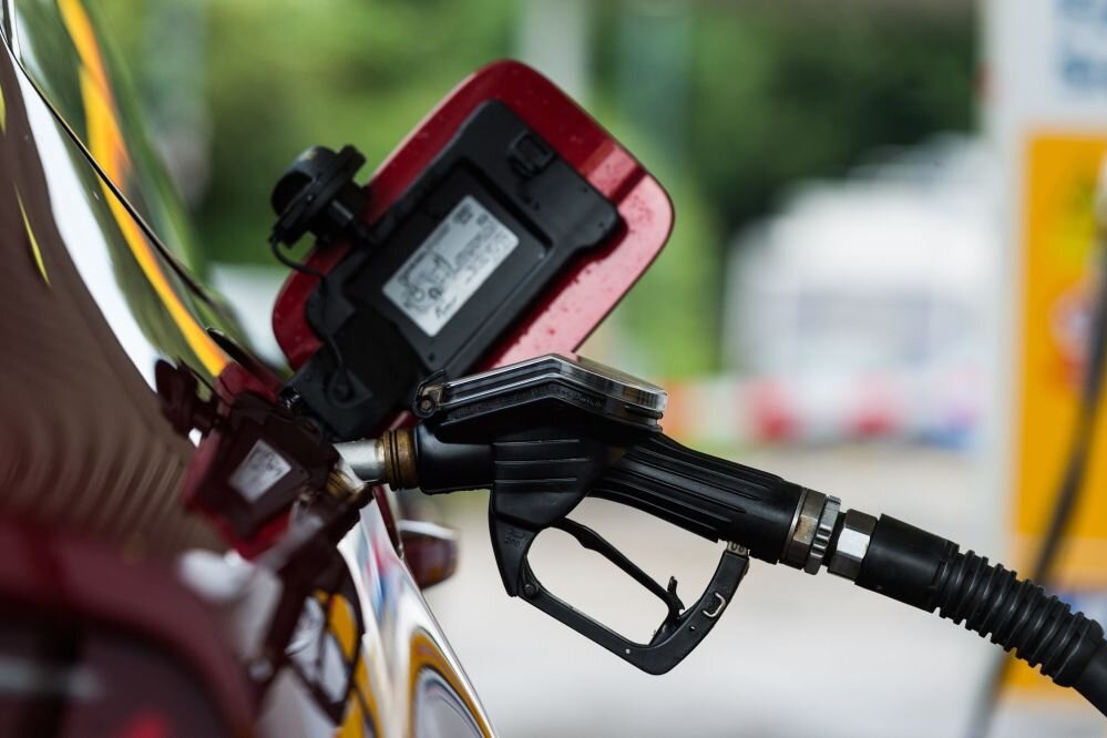 Spritpreise: Diesel wird immer billiger - Der Dieselpreis fällt weiter und liegt nun wieder deutlich unter dem Benzinpreis.