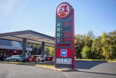 Spritpreise in Deutschland auf Rekordkurs: Sachsen tanken günstig im Nachbarland - Die Spritpreise sind in Tschechien viel günstiger. Foto: B&S/Bernd März
