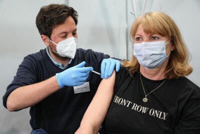 Staatsministerin Petra Köpping mit AstraZeneca geimpft - Ministerin Köpping mit AstraZeneca geimpft. Foto: Medienservice Sachsen