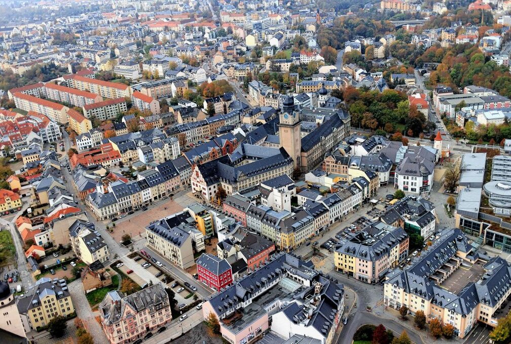 Stadt Plauen mit European Energy Award ausgezeichnet - Blick auf das Plauener Zentrum mit Rathaus. Foto: Oliver Orgs/Pressebüro Repert