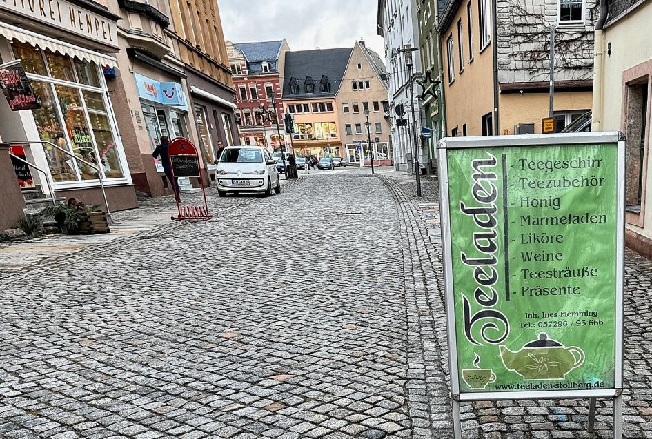 Die Stadt Stollberg verzichtet auch 2022 auf Gebühren hinsichtlich Werbeaufsteller und Warenauslagen. Foto: Ralf Wendland