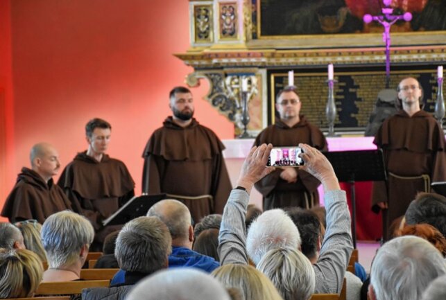 Starke Stimmen in der Schlosskirche auf Schloss Augustusburg - "Gregorian Voices" überzeugten die zahlreichen Besucher auf Schloss Augustusburg. Foto: Maik Bohn