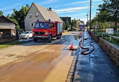 Starkregen führt zu Chaos in Oederan - Die Feuerwehren Gahlenz und Breitenau im Einsatz. Foto: Feuerwehr Gahlenz