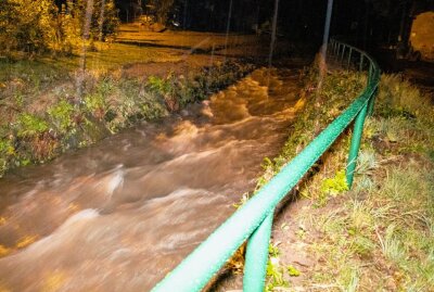 Starkregen setzt Straßen in Chemnitz und Freiberg unter Wasser - Im Bild: Der Münzbach bei Freiberg führte Hochwasser. Foto: Andre März