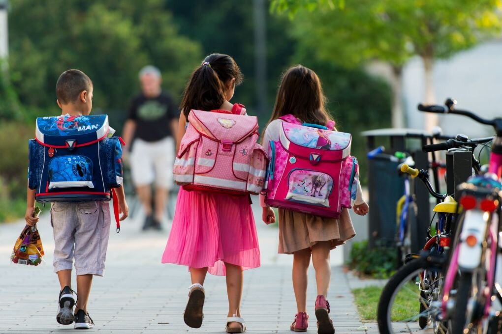 Statt Elterntaxi: 3 Tipps für den sicheren Schulweg - Bevor das Kind erstmals allein zur Schule gehen kann, steht viel Übung auf dem Programm.