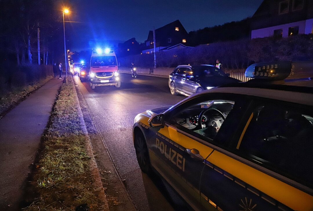 Stau in Aue-Bad Schlema nach Crash mit drei Fahrzeugen - In Aue-Bad Schlema kam es zu einem Unfall. Foto: Niko Mutschmann