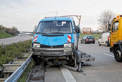 Stau nach Crash auf der A4 bei Lichtenau - Auf der A4 kam es heute zu einem Unfall. Foto: ChemPic