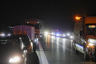 Staucrash auf A72: Zwei Schwerverletzte - Auf der A72 ereignete sich ein Unfall. Foto: ChemPic