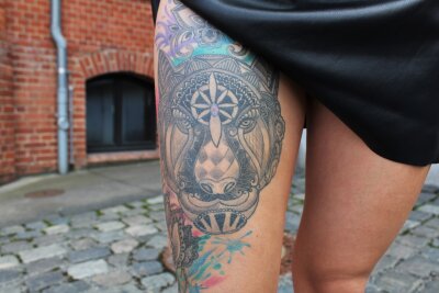 Stefanie (27) aus Chemnitz: Die beeindruckende Welt der Tattoos und deren Bedeutung - Stefanies Lieblingstier ist der Tiger. Sie hat ihn im Mandalastyle umsetzen lassen.