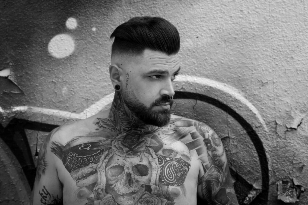 Steve (33) aus Chemnitz ist Tattoo-Influencer und liebt es exotisch - Steve aus Chemnitz präsentiert Tattoos und Mode auf seinem Instagram-Account "Ink3dbuddy".