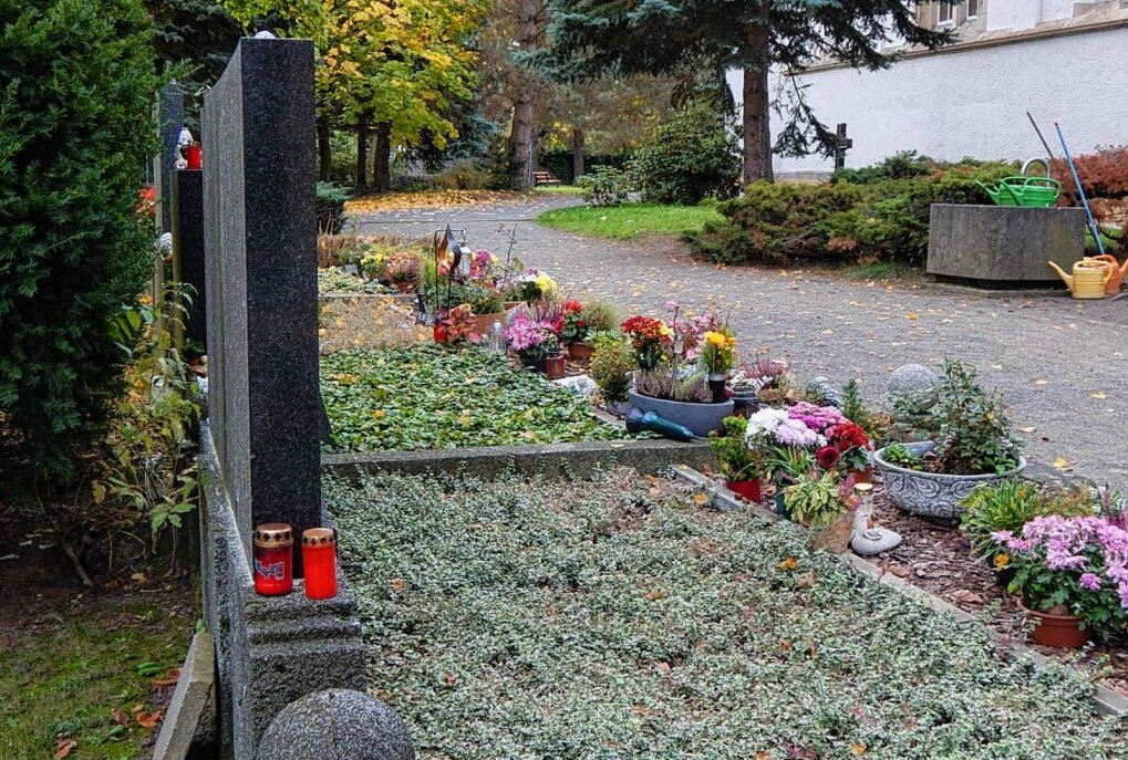 Stilles Gedenken auf Leipziger Friedhöfen - Der November steht traditionell für das Gedenken und Erinnern an Verstorbene. Foto: Anke Brod