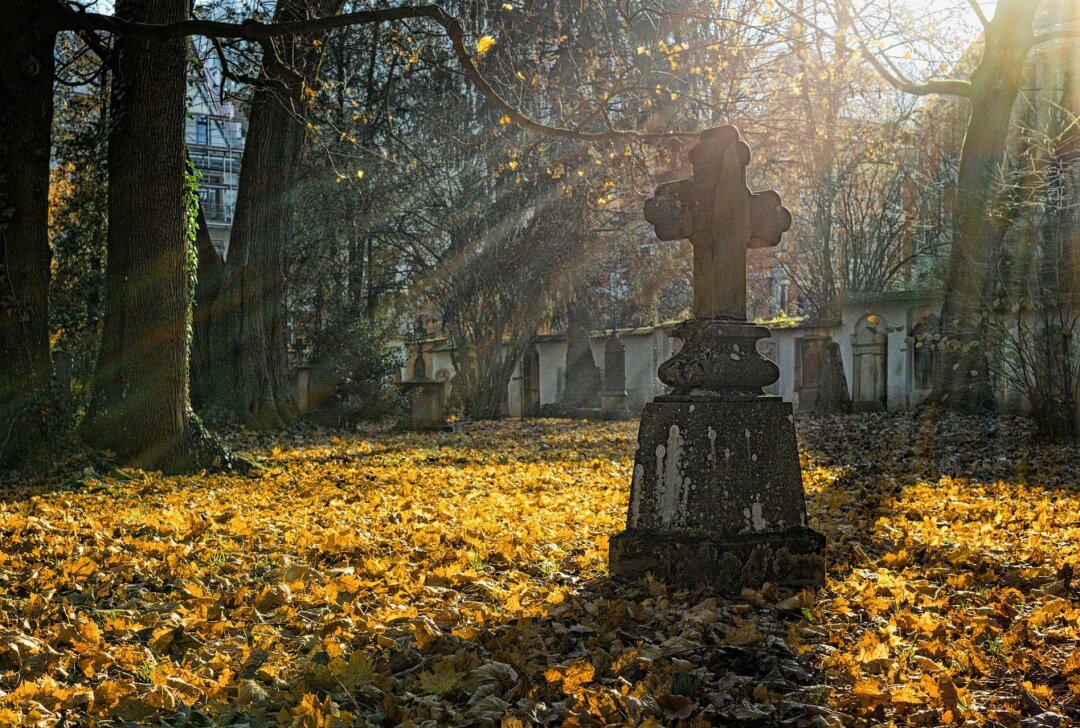 Störung der Totenruhe und Zerstörungswut auf Hartmannsdorfer Friedhof - Symbolbild. Foto: Pixabay