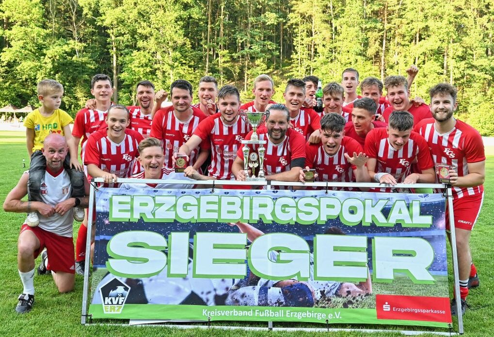 Stollberg gewinnt den Erzgebirgspokal nach nervenaufreibendem Spiel - Der FC Stollberg hat das Erzgebirgspokalfinale gewonnen. Foto: Ralf Wendland