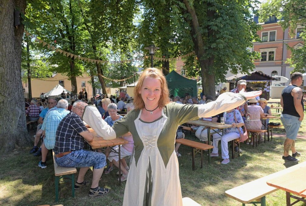Stollbergs Marktmeisterin Bärbel Raatz spricht von rund 13.000 Besuchern beim Altstadtfest. Foto: Ralf Wendland