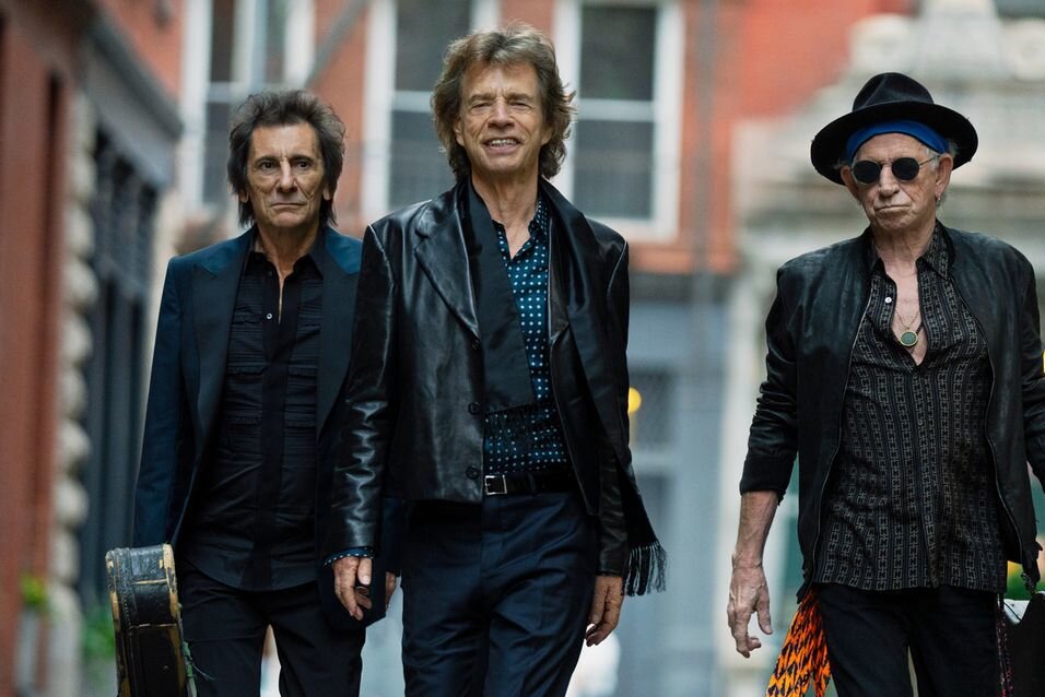 Stones, Depeche Mode und immer wieder Taylor Swift: Die Musik-Highlights des Jahres - Wenn die Rolling Stones ein neues Album veröffentlichen, ist das per se ein popkulturelles Großereignis. Dass Ronnie Wood (links), Mick Jagger (Mitte) und Keith Richards mit "Hackney Diamonds" eines der besten Rockalben 2023 abliefern würden, hatten aber nur wenige ernsthaft erwartet. 