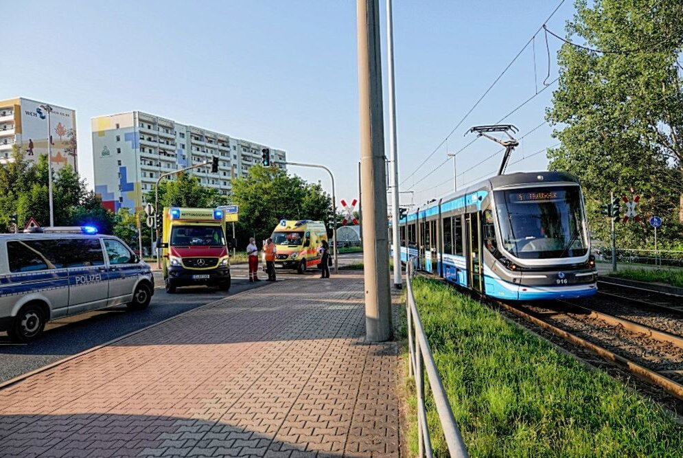 Straßenbahnunfall mit 90-Jähriger: Zeugen gesucht - Am Samstag ereignete sich gegen 19.05 Uhr in Chemnitz ein schwerer Verkehrsunfall. Foto: Harry Härtel