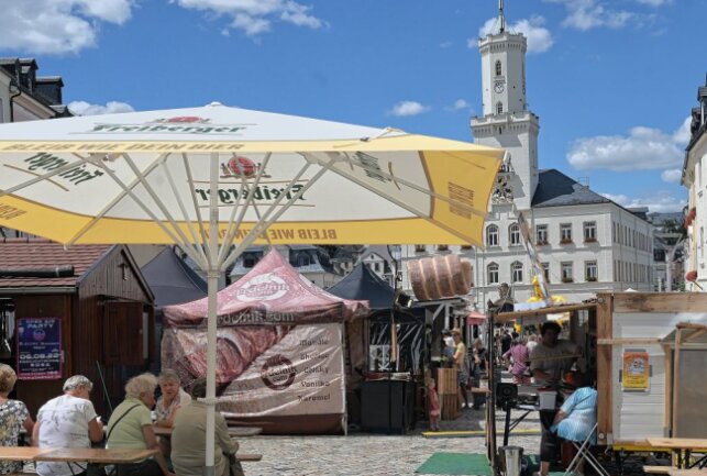 Beim Streetfood-Festival in Schneeberg sind 15 Händler vertreten. Foto: Ralf Wendland