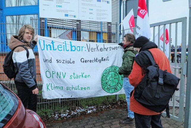 Streik in Chemnitz: Verdi vereint sich mit Fridays for Future - Verdi vereint sich mit Fridays for Future. Foto: Jan Härtel