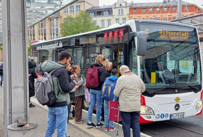 Streik in Plauen: Die Straßenbahn-Stadtbusse bleiben stehen - Die Gewerkschaft Verdi hat die Beschäftigten der Straßenbahn-Bus GmbH Plauen ab Mittwoch zu einem mehrtägigen Warnstreik aufgerufen. Fotos: Karsten Repert