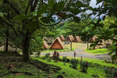 Südsee ungeschminkt: Auf der Suche nach dem echten Tahiti - Fare Hape: Hier sind Forscher alten Traditionen aus vorkolonialer Zeit auf der Spur.