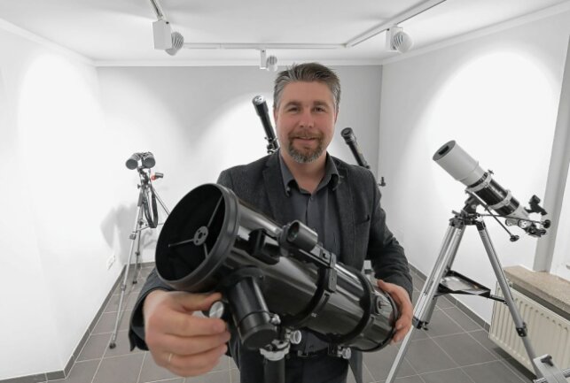 Supermond bietet morgen in der Früh schönes Fotomotiv - Mike Behnke vom Team der Sternwarte sieht den Supermond als Fotomotiv, aber nicht unbedingt als attraktives Beobachtungsobjekt. Foto: Ralf Wendland