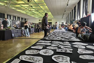 Tattoo Convention: Zwickaus Klubhaus Sachsenring wird zur Tattoo-Hochburg - Besucher und Besucherinnen können sich auf ein breites Spektrum an Tattoo-Stilen freuen.