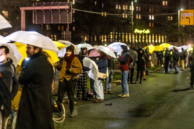 Tausende Menschen wollen in Leipzig eine Mega-Menschenkette bilden. Foto: Christian Grube 