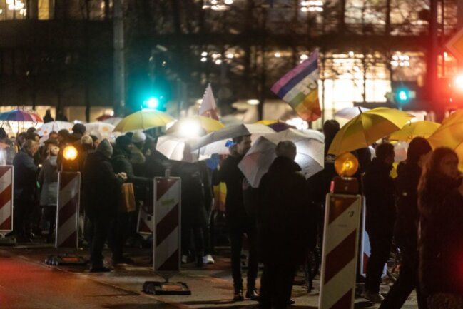 Tausende Menschen wollen in Leipzig eine Mega-Menschenkette bilden. Foto: Christian Grube 