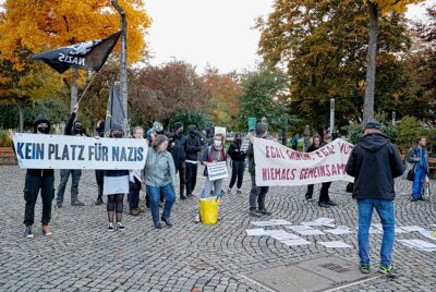 Tausende Menschen demonstrieren am Montagabend in Chemnitz - Am Montag demonstrierten mehrere tausend Menschen in Chemnitz. Foto: Harry Haertel