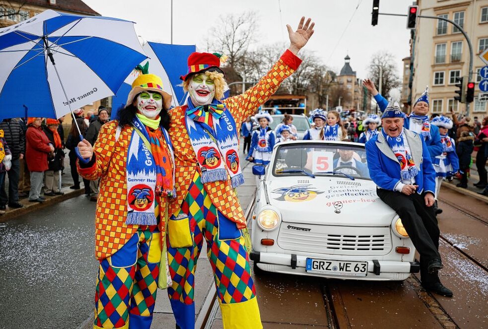 Tausende Vogtländer beim 27. Plauener Karnevalsumzug dabei - Die Greizer Faschingsgesellschaft machte mächtig Alarm auf Plauens Straßen. Foto: Thomas Voigt