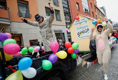 Tausende Vogtländer beim 27. Plauener Karnevalsumzug dabei - Die Stimmungskanonen vom Plauener Siedlerverein Sorga mischten kräftig mit. Foto: Thomas Voigt