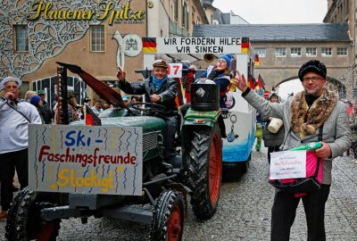 Tausende Vogtländer beim 27. Plauener Karnevalsumzug dabei - Die Stöckigter Faschingsfreunde holten zum politischen Rundumschlag aus. Foto: Thomas Voigt