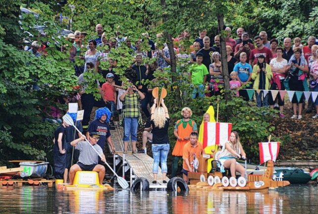 Den Startschuss für die zweite Auflage des Teichfestes hat der Kulturverein Schlößchen lange herbeigesehnt. Foto: Andreas Bauer