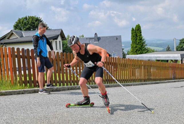 Rene Meischner vom SC Norweger Annaberg ist auf Rollski als Gesamt-Zweiter ins Ziel gekommen.Foto: Ramona Schwabe