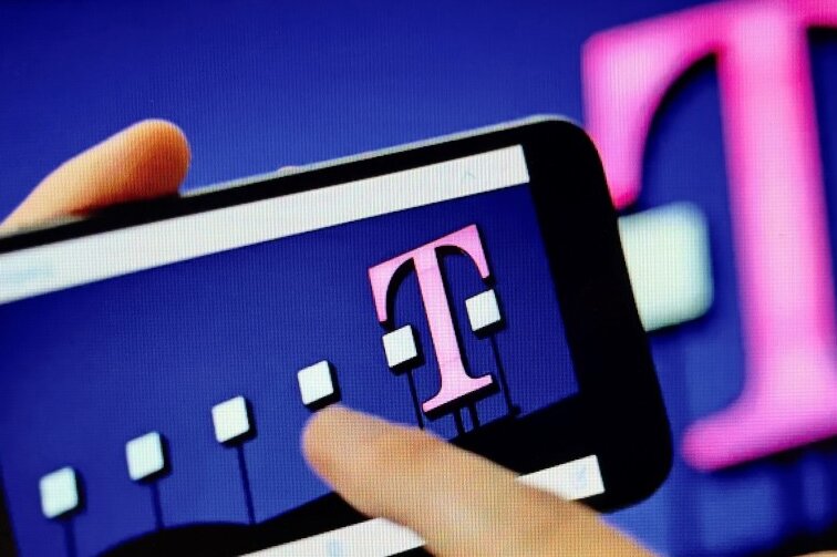 Seit Mitternacht ist in Sachsen, Sachsen Anhalt und Thüringen, das Mobilfunknetz der Telekom komplett ausgefallen. 