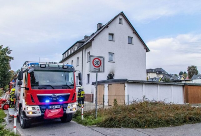 Thalheim: Wohnung nach Brand unbewohnbar - In Thalheim brannte am Samstagmorgen eine Wohnung im Erdgeschoss. Foto: André März