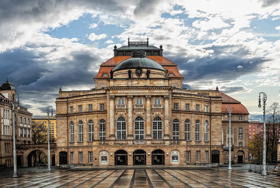 Theater Chemnitz: Vorstellungsbetrieb bis ins neue Jahr ausgesetzt - Opernhaus Chemnitz. Foto: Nasser Hashemi