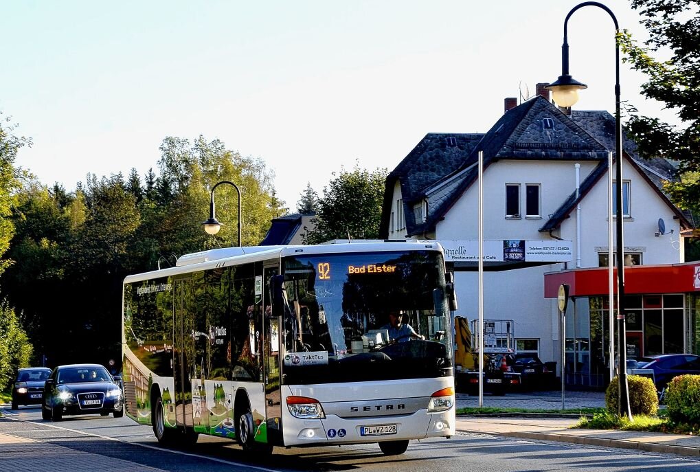 Mit Bus und Bahn zum Oelsnitzer Sperkenfest. Zum Beispiel aus Richtung Bad Elster mit dem Takt-Bus 92. Foto: Karsten Repert