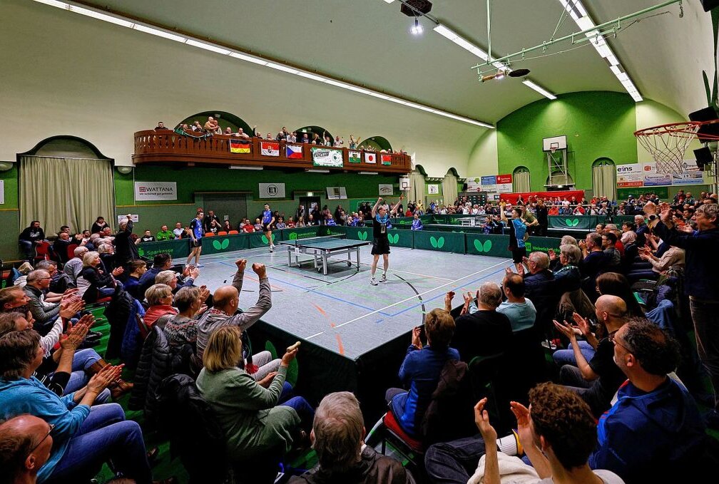 Tischtennis-Spektakel auf dem Pfaffenberg - Spektakuläre Spiele, eine tolle Kulisse und viel Jubel gab es in der "Grünen Hölle" auf dem Pfaffenberg. Foto: Markus Pfeifer
