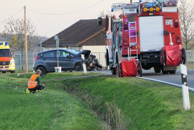 Tödlicher Motorradunfall zwischen Naunhof und Fuchshain - Ein Motorradfahrer kommt bei einem Verkehrsunfall ums Leben. Foto: Sören Müller