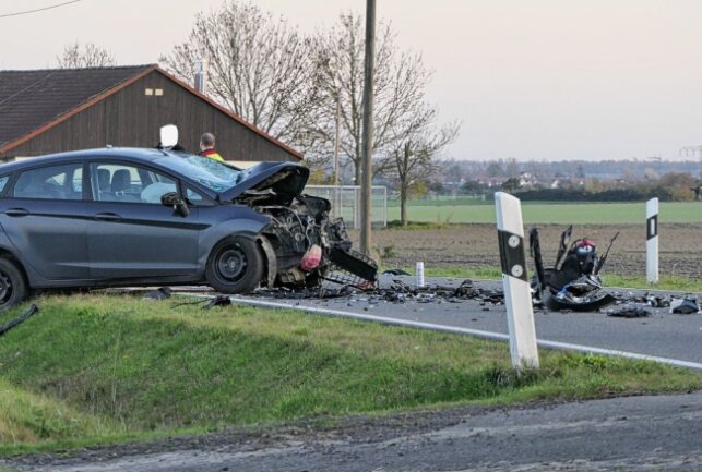 Tödlicher Motorradunfall zwischen Naunhof und Fuchshain - Ein Motorradfahrer kommt bei einem Verkehrsunfall ums Leben. Foto: Sören Müller