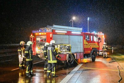 Tödlicher Unfall auf Autobahn: BMW kommt von Fahrbahn ab - Tödlicher Unfall auf der A14. Foto: EHL Media